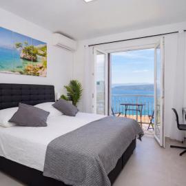Luxury Seaview Apartment，位于Juraši的酒店