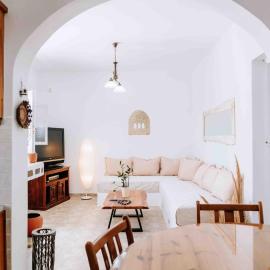 Ormos Isternia House，位于Istérnia的酒店