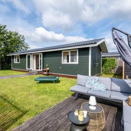 Charming chalet on the Vinkeveense Plassen，位于芬克芬的酒店