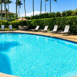 3 min Walk to Beach ! AC ! Garden Unit ! Renovated ! 3 Pools