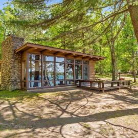 Cabin 2 at Timberlane Resort on Long Lake，位于Park Rapids的酒店