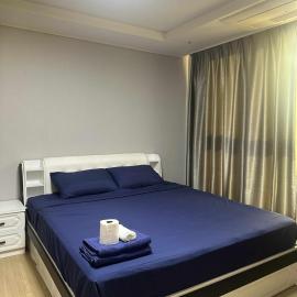 Fresh Condo & Kitchen beside Hilton Clark Dheights，位于Mabalacat的酒店