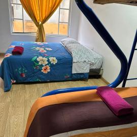 Céntrico con cocina parqueadero e internet，位于巴尼奥斯的酒店