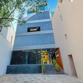 Super Townhouse OAK Banjara Hills Hyderabad，位于海得拉巴的酒店