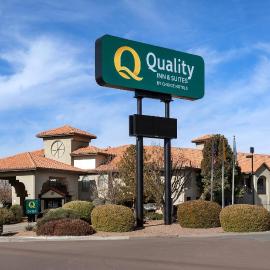 Quality Inn & Suites Gallup I-40 Exit 20，位于盖洛普的酒店