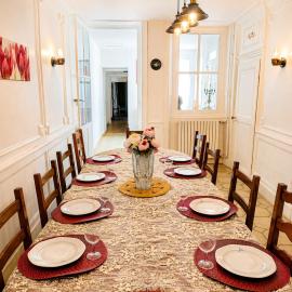Charming residence with large garden，位于Dommartin-le-Saint-Père的酒店