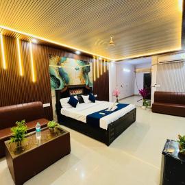 Happy Residency - Near Saket Metro，位于新德里的酒店
