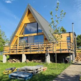 A-Frame Cabin with Private Hot Tub, ideal for Families - Bangkok，位于Şelari的酒店