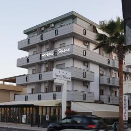 Hotel Ristorante Selene，位于阿尔巴·阿德里亚蒂卡的酒店