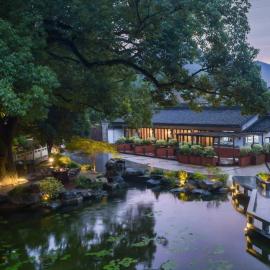 Manshe Xiyuan Chinese Garden Courtyard Retreat-West Lake Jiuxi Creek,Tea Valley,Outdoor Pool，位于杭州的酒店