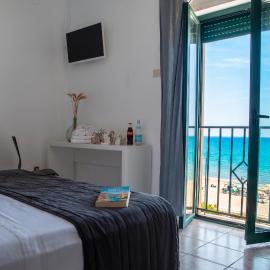 Baron Beach Hotel,位于斯考里的酒店