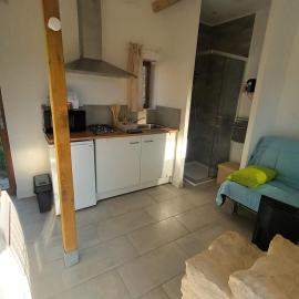 Studio 2 personne maximum, proche de Niort, Surgères，位于Belleville的酒店