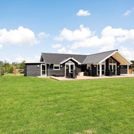 Luxury Retreat with Spa - By Traum Ferienwohnungen，位于博托比的酒店