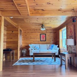 Cedarway Riverview Lodge-by Brudenell River overseeing golf course