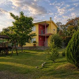 Cabaa del Sol Ground Floor 2 Bedroom Cabin for 6 Guests，位于巴克罗斯的酒店