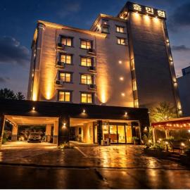 Hole in One Hotel，位于春川的酒店