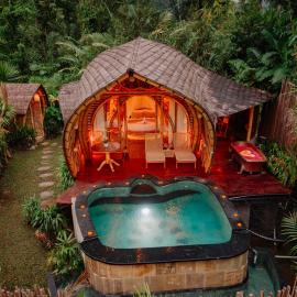 Adi's Bamboo House Sidemen - NYAN BALI，位于Selat的酒店