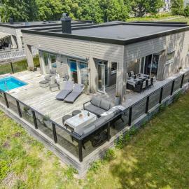 Nybyggt hus med privat pool, 3 sovrum och 2 badrum på Öland，位于博里霍尔姆的酒店