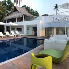 Luxury Villa by the Lake，位于特克塞丁戈的酒店