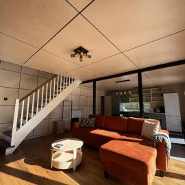 Modern Nordic Retreat with Sauna, Beach Volleyball，位于Rimmu的酒店