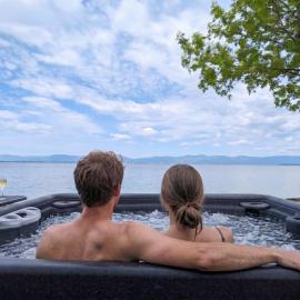 Chalet Loft #4 Waterfront with Spa, Fireplace and Wifi，位于Cap-Saint-Ignace的酒店