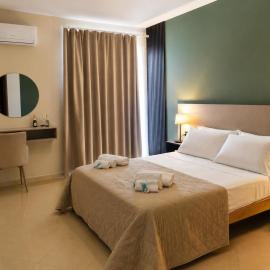 Hotel Futuro，位于阿韦尔萨的酒店