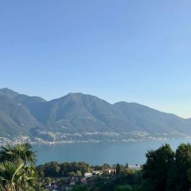 Oasi di pace con vista mozzafiato sul Lago Maggiore，位于Contra的酒店