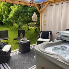 Cozy retreat with Hot Tub-5 min to Volcanoes Park，位于沃尔卡诺的酒店