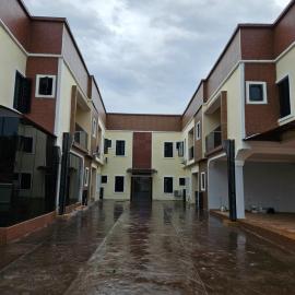Oak Haven Lodging & Suites,位于Sagamu的酒店