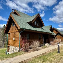Large 5BR Ski-In/Ski-Out | Sauna | Sleeps 12，位于卢森的酒店
