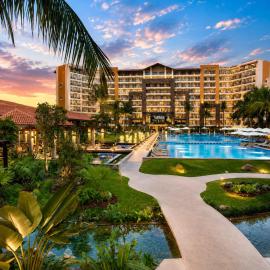 Luxury Beachfront Condo at Krystal Grand Resort - NEWLY REMODELED & NEWLY FURNISHED，位于布塞里亚斯的酒店