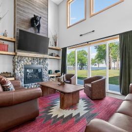 Fairway Getaway near Mille Lacs home，位于Onamia的酒店