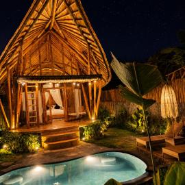 Raka Rai Bamboo Villa - Private Pool with Mount Agung View，位于Selat的酒店