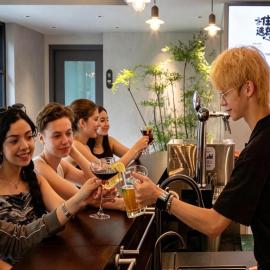 Guangzhou Desti Youth Hostel - Rainbow Bridge Metro Station-24H Reception&English Service& Cafe& Bar& Luggage Storage& Large Public Area，位于广州的酒店
