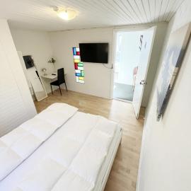 Central Large Double Room with free parking，位于奥尔堡的酒店