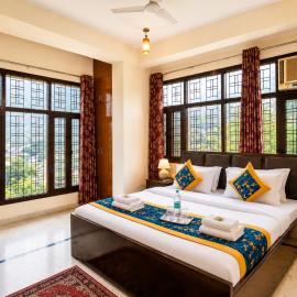 Stay Blessed Ganga View Apartments - 3BHK & 1BHK, Tapovan, near Ganga and Laxman Jhula Rishikesh，位于瑞诗凯诗的酒店
