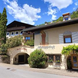 Ferienwohnungen St Hippolyt mit Hallenbad，位于拉古多的酒店