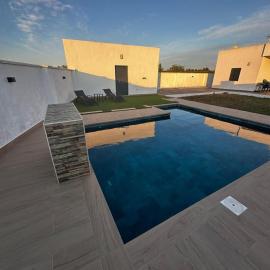 Casa en Conil para Familias Piscina Privada y Terraza，位于科尼尔-德拉弗龙特拉的酒店