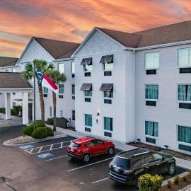 The Windstar Hotel - Emerald Isle, Swansboro，位于Cedar Point的酒店