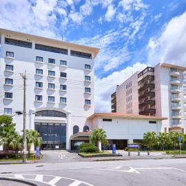 Hotel Yugaf Inn Okinawa，位于名户的酒店