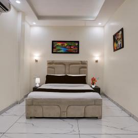 Super Hotel O Clock Tower Dehradun Formerly Dooncity Suites,位于德拉敦的酒店