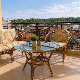 Central Grevena Retreat with Mountain Views，位于格雷韦纳的酒店