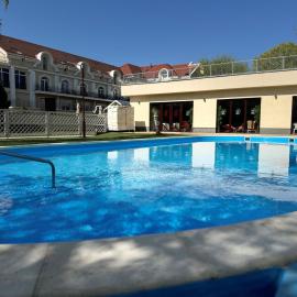 Mátyás Király Gyógy- és Wellness Hotel，位于豪伊杜索博斯洛的酒店