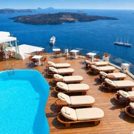 Sun Rocks Boutique Hotel - Caldera View Suites & Sunset Dining Experience，位于菲罗斯特法尼的酒店