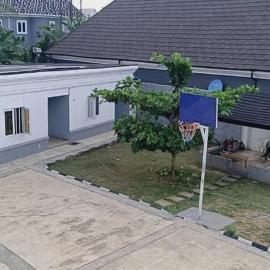 House One Apartment，位于阿库雷的酒店