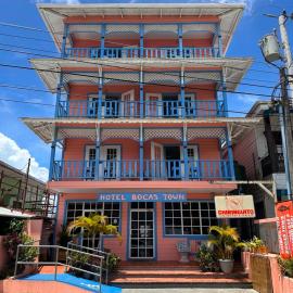 Hotel Bocas Town,位于博卡斯德尔托罗的酒店