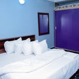 Luxury Deluxe 1 Bed, 1 Bath，位于Otta的酒店