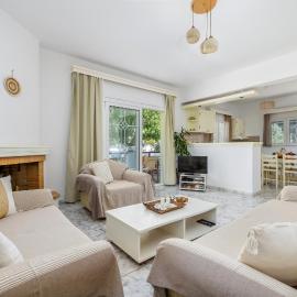 Casa Mia Skopelos - Spacious 3-Bedroom House near Stafylos Beach，位于斯科派洛斯的酒店