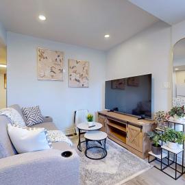 New & Modern Basement Suite - St Clair Hotel