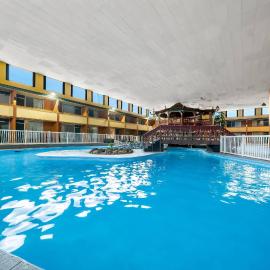 Clarion Inn and Suites Convention Center Kearney，位于科尔尼的酒店